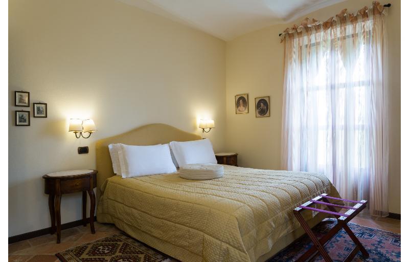 Relais Castello Di Razzano Hotel Alfiano Natta Exterior foto
