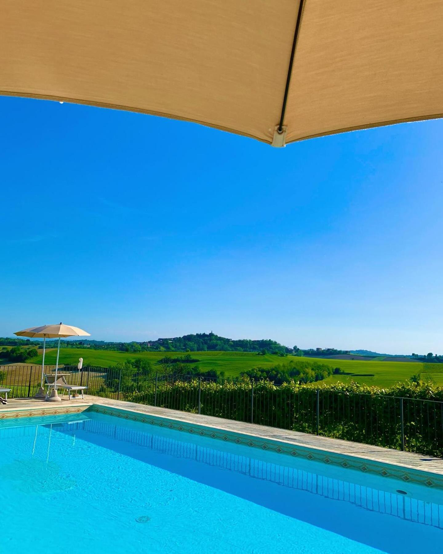 Relais Castello Di Razzano Hotel Alfiano Natta Exterior foto